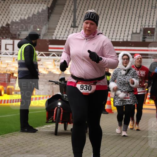 08.12.2024 - St. Pauli X-Mass-Run No. 14 Yannick Fuchs http://msf.ph/oto/7474600 08.12.2024 10:08:59 Ziel 54, 325, 930, 1156, 1159, 2205, 2752 meine-sportfotos.de