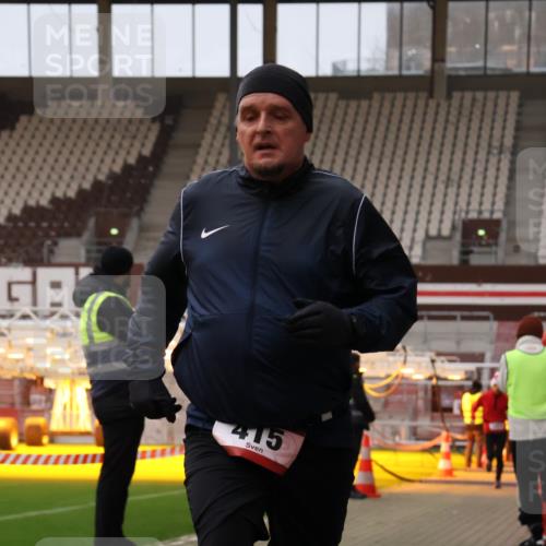 08.12.2024 - St. Pauli X-Mass-Run No. 14 Yannick Fuchs http://msf.ph/oto/7474602 08.12.2024 09:56:08 Ziel 415, 438, 1852, 3256, 3261 meine-sportfotos.de