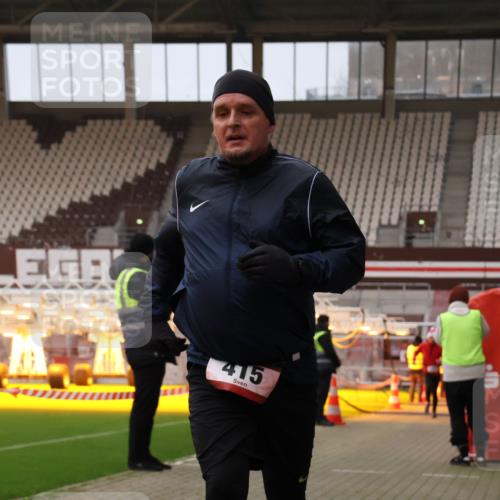 08.12.2024 - St. Pauli X-Mass-Run No. 14 Yannick Fuchs http://msf.ph/oto/7474604 08.12.2024 09:56:08 Ziel 415, 438, 1852, 3256, 3261 meine-sportfotos.de