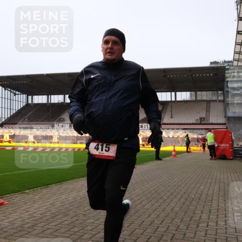08.12.2024 - St. Pauli X-Mass-Run No. 14 Yannick Fuchs http://msf.ph/oto/7474624 08.12.2024 09:56:09 Ziel 415, 438, 1852, 3256, 3261 meine-sportfotos.de
