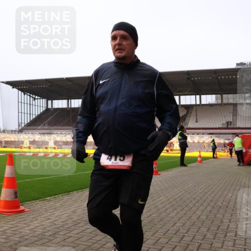 08.12.2024 - St. Pauli X-Mass-Run No. 14 Yannick Fuchs http://msf.ph/oto/7474627 08.12.2024 09:56:09 Ziel 415, 438, 1852, 3256, 3261 meine-sportfotos.de