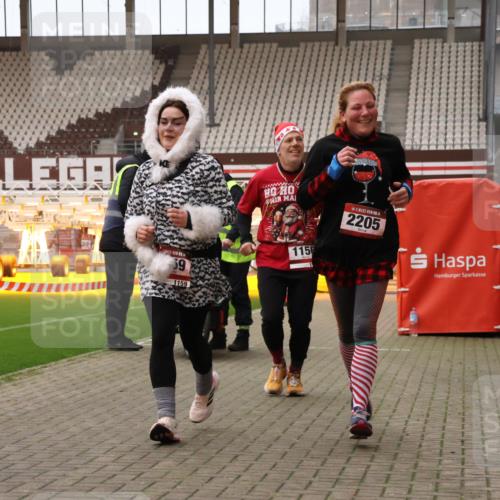 08.12.2024 - St. Pauli X-Mass-Run No. 14 Yannick Fuchs http://msf.ph/oto/7474631 08.12.2024 10:09:02 Ziel 325, 930, 1156, 1159, 2205, 2749, 2752 meine-sportfotos.de