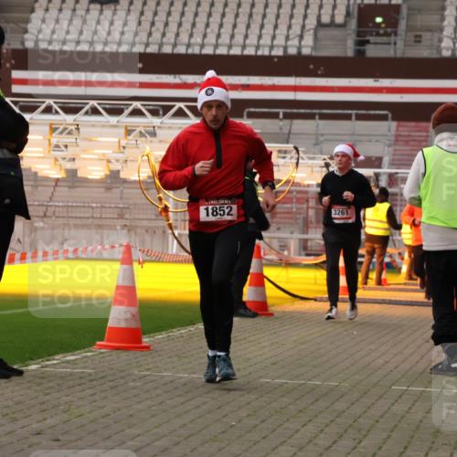 08.12.2024 - St. Pauli X-Mass-Run No. 14 Yannick Fuchs http://msf.ph/oto/7474637 08.12.2024 09:56:14 Ziel 415, 799, 1852, 3256, 3261 meine-sportfotos.de