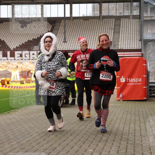 08.12.2024 - St. Pauli X-Mass-Run No. 14 Yannick Fuchs http://msf.ph/oto/7474638 08.12.2024 10:09:02 Ziel 325, 930, 1156, 1159, 2205, 2749, 2752 meine-sportfotos.de