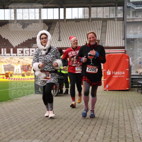 08.12.2024 - St. Pauli X-Mass-Run No. 14 Yannick Fuchs http://msf.ph/oto/7474642 08.12.2024 10:09:02 Ziel 325, 930, 1156, 1159, 2205, 2749, 2752 meine-sportfotos.de
