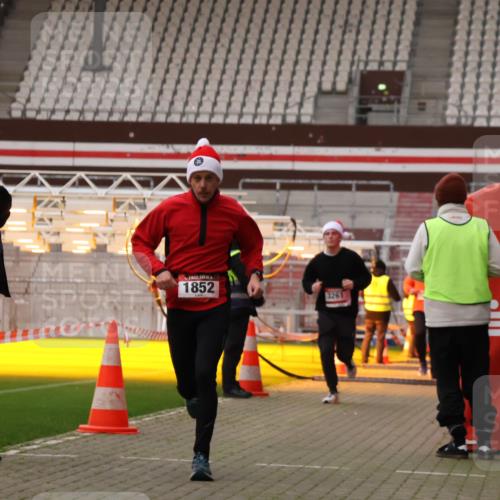 08.12.2024 - St. Pauli X-Mass-Run No. 14 Yannick Fuchs http://msf.ph/oto/7474644 08.12.2024 09:56:14 Ziel 415, 799, 1852, 3256, 3261 meine-sportfotos.de
