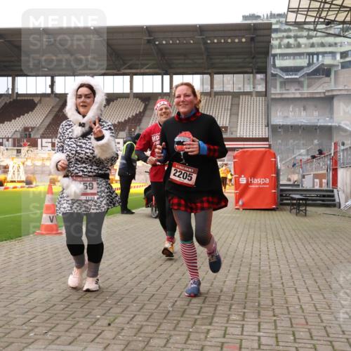 08.12.2024 - St. Pauli X-Mass-Run No. 14 Yannick Fuchs http://msf.ph/oto/7474647 08.12.2024 10:09:03 Ziel 325, 930, 1156, 1159, 2205, 2749, 2752 meine-sportfotos.de
