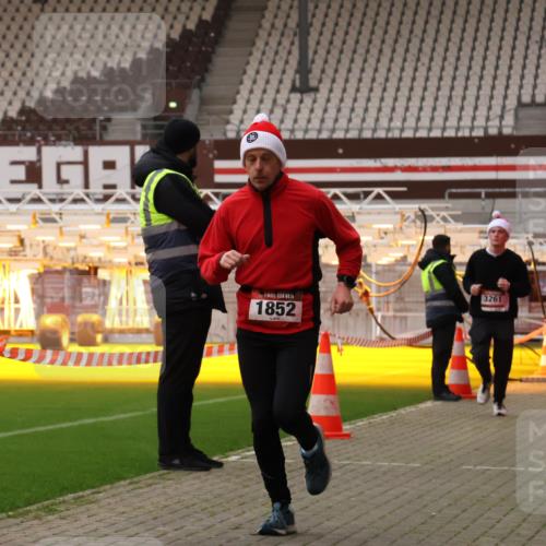 08.12.2024 - St. Pauli X-Mass-Run No. 14 Yannick Fuchs http://msf.ph/oto/7474652 08.12.2024 09:56:15 Ziel 415, 799, 1852, 3256, 3261 meine-sportfotos.de