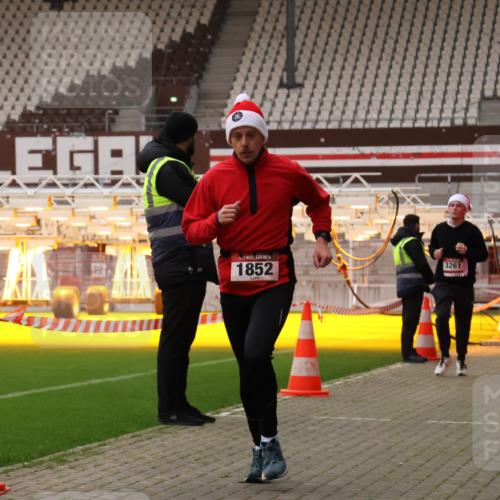 08.12.2024 - St. Pauli X-Mass-Run No. 14 Yannick Fuchs http://msf.ph/oto/7474655 08.12.2024 09:56:15 Ziel 415, 799, 1852, 3256, 3261 meine-sportfotos.de