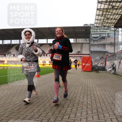 08.12.2024 - St. Pauli X-Mass-Run No. 14 Yannick Fuchs http://msf.ph/oto/7474659 08.12.2024 10:09:04 Ziel 325, 343, 930, 1156, 1159, 2205, 2749, 2752 meine-sportfotos.de