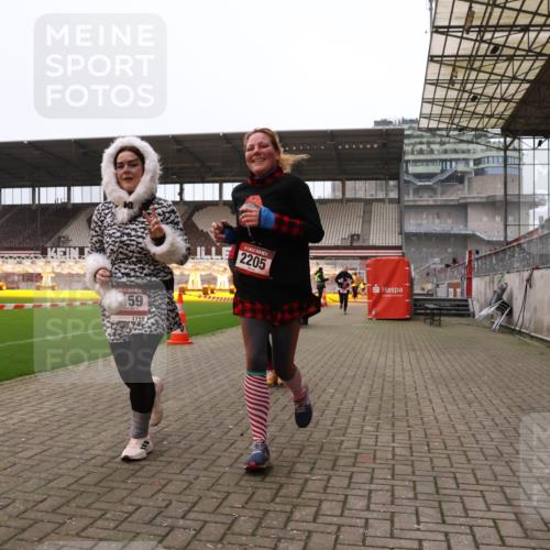 08.12.2024 - St. Pauli X-Mass-Run No. 14 Yannick Fuchs http://msf.ph/oto/7474662 08.12.2024 10:09:04 Ziel 325, 343, 930, 1156, 1159, 2205, 2749, 2752 meine-sportfotos.de