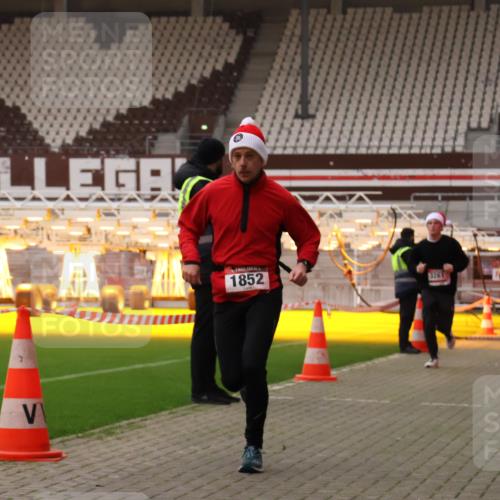 08.12.2024 - St. Pauli X-Mass-Run No. 14 Yannick Fuchs http://msf.ph/oto/7474664 08.12.2024 09:56:15 Ziel 415, 799, 1852, 3256, 3261 meine-sportfotos.de