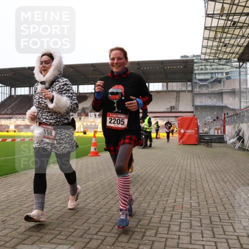 08.12.2024 - St. Pauli X-Mass-Run No. 14 Yannick Fuchs http://msf.ph/oto/7474671 08.12.2024 10:09:04 Ziel 325, 343, 930, 1156, 1159, 2205, 2749, 2752 meine-sportfotos.de