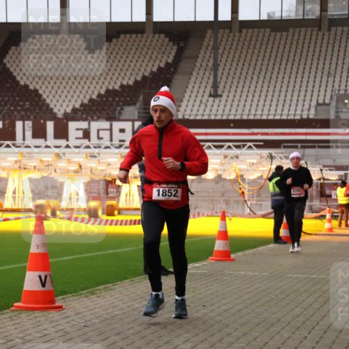 08.12.2024 - St. Pauli X-Mass-Run No. 14 Yannick Fuchs http://msf.ph/oto/7474672 08.12.2024 09:56:15 Ziel 415, 799, 1852, 3256, 3261 meine-sportfotos.de