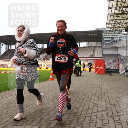 08.12.2024 - St. Pauli X-Mass-Run No. 14 Yannick Fuchs http://msf.ph/oto/7474674 08.12.2024 10:09:04 Ziel 325, 343, 930, 1156, 1159, 2205, 2749, 2752 meine-sportfotos.de