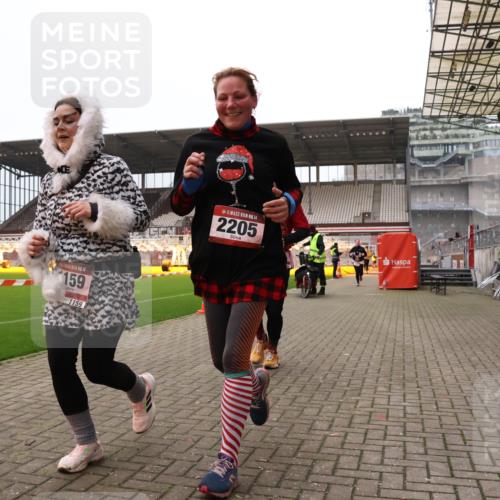 08.12.2024 - St. Pauli X-Mass-Run No. 14 Yannick Fuchs http://msf.ph/oto/7474677 08.12.2024 10:09:04 Ziel 325, 343, 930, 1156, 1159, 2205, 2749, 2752 meine-sportfotos.de