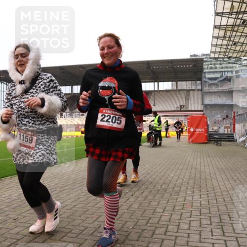 08.12.2024 - St. Pauli X-Mass-Run No. 14 Yannick Fuchs http://msf.ph/oto/7474682 08.12.2024 10:09:04 Ziel 325, 343, 930, 1156, 1159, 2205, 2749, 2752 meine-sportfotos.de