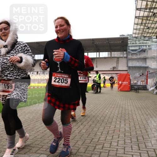 08.12.2024 - St. Pauli X-Mass-Run No. 14 Yannick Fuchs http://msf.ph/oto/7474685 08.12.2024 10:09:05 Ziel 325, 343, 930, 1156, 1159, 2205, 2749, 2752 meine-sportfotos.de