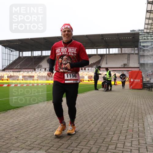 08.12.2024 - St. Pauli X-Mass-Run No. 14 Yannick Fuchs http://msf.ph/oto/7474690 08.12.2024 10:09:05 Ziel 325, 343, 930, 1156, 1159, 2205, 2749, 2752 meine-sportfotos.de