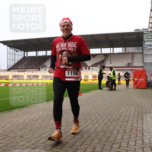 08.12.2024 - St. Pauli X-Mass-Run No. 14 Yannick Fuchs http://msf.ph/oto/7474693 08.12.2024 10:09:05 Ziel 325, 343, 930, 1156, 1159, 2205, 2749, 2752 meine-sportfotos.de