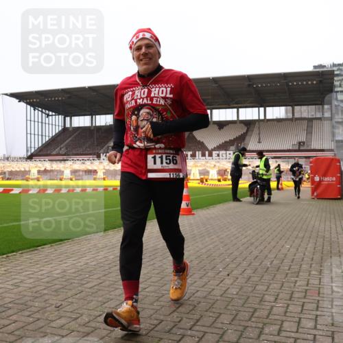 08.12.2024 - St. Pauli X-Mass-Run No. 14 Yannick Fuchs http://msf.ph/oto/7474695 08.12.2024 10:09:05 Ziel 325, 343, 930, 1156, 1159, 2205, 2749, 2752 meine-sportfotos.de