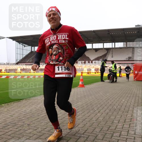 08.12.2024 - St. Pauli X-Mass-Run No. 14 Yannick Fuchs http://msf.ph/oto/7474702 08.12.2024 10:09:05 Ziel 325, 343, 930, 1156, 1159, 2205, 2749, 2752 meine-sportfotos.de