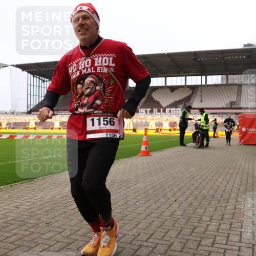 08.12.2024 - St. Pauli X-Mass-Run No. 14 Yannick Fuchs http://msf.ph/oto/7474705 08.12.2024 10:09:05 Ziel 325, 343, 930, 1156, 1159, 2205, 2749, 2752 meine-sportfotos.de