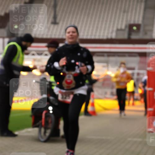 08.12.2024 - St. Pauli X-Mass-Run No. 14 Yannick Fuchs http://msf.ph/oto/7474711 08.12.2024 10:09:08 Ziel 325, 343, 930, 1156, 1159, 2205, 2749, 2752 meine-sportfotos.de
