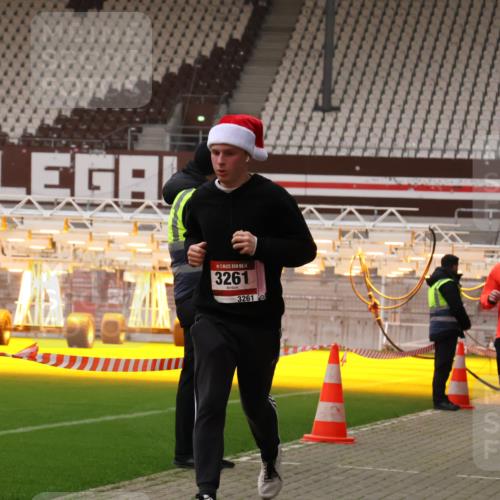 08.12.2024 - St. Pauli X-Mass-Run No. 14 Yannick Fuchs http://msf.ph/oto/7474712 08.12.2024 09:56:19 Ziel 799, 1852, 3256, 3261 meine-sportfotos.de