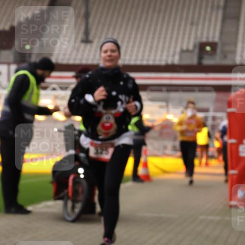 08.12.2024 - St. Pauli X-Mass-Run No. 14 Yannick Fuchs http://msf.ph/oto/7474714 08.12.2024 10:09:08 Ziel 325, 343, 930, 1156, 1159, 2205, 2749, 2752 meine-sportfotos.de