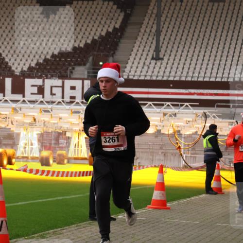 08.12.2024 - St. Pauli X-Mass-Run No. 14 Yannick Fuchs http://msf.ph/oto/7474715 08.12.2024 09:56:19 Ziel 799, 1852, 3256, 3261 meine-sportfotos.de