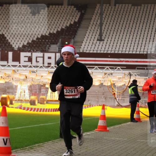 08.12.2024 - St. Pauli X-Mass-Run No. 14 Yannick Fuchs http://msf.ph/oto/7474718 08.12.2024 09:56:19 Ziel 799, 1852, 3256, 3261 meine-sportfotos.de
