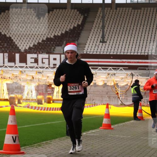 08.12.2024 - St. Pauli X-Mass-Run No. 14 Yannick Fuchs http://msf.ph/oto/7474723 08.12.2024 09:56:19 Ziel 799, 1852, 3256, 3261 meine-sportfotos.de