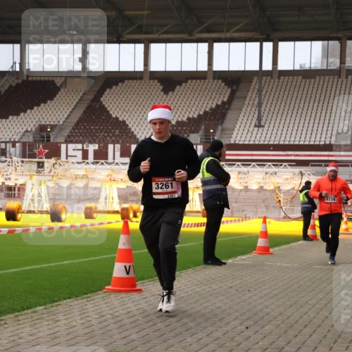 08.12.2024 - St. Pauli X-Mass-Run No. 14 Yannick Fuchs http://msf.ph/oto/7474732 08.12.2024 09:56:20 Ziel 799, 1852, 3256, 3261 meine-sportfotos.de