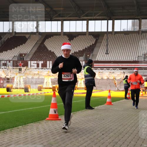 08.12.2024 - St. Pauli X-Mass-Run No. 14 Yannick Fuchs http://msf.ph/oto/7474735 08.12.2024 09:56:20 Ziel 799, 1852, 3256, 3261 meine-sportfotos.de