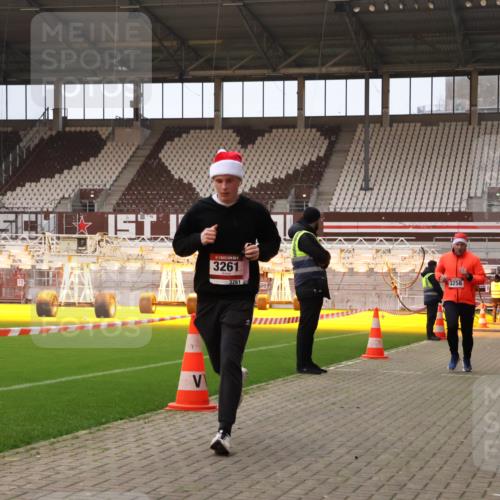 08.12.2024 - St. Pauli X-Mass-Run No. 14 Yannick Fuchs http://msf.ph/oto/7474740 08.12.2024 09:56:20 Ziel 799, 1852, 3256, 3261 meine-sportfotos.de