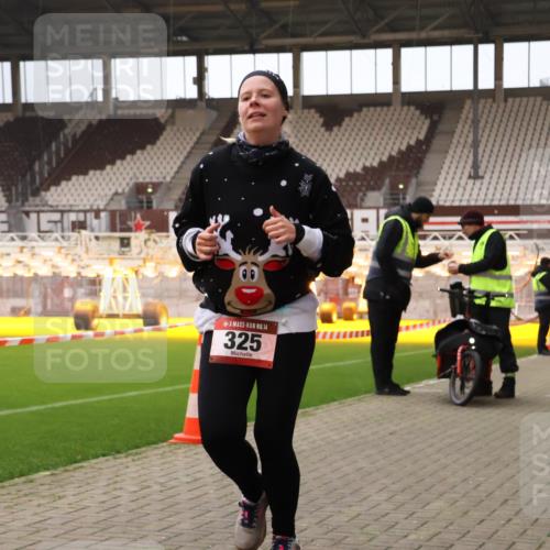 08.12.2024 - St. Pauli X-Mass-Run No. 14 Yannick Fuchs http://msf.ph/oto/7474742 08.12.2024 10:09:09 Ziel 325, 343, 930, 1156, 1159, 2205, 2749, 2752 meine-sportfotos.de