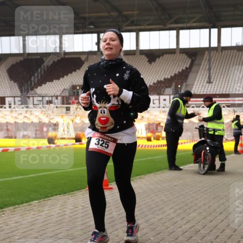 08.12.2024 - St. Pauli X-Mass-Run No. 14 Yannick Fuchs http://msf.ph/oto/7474746 08.12.2024 10:09:09 Ziel 325, 343, 930, 1156, 1159, 2205, 2749, 2752 meine-sportfotos.de