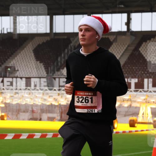 08.12.2024 - St. Pauli X-Mass-Run No. 14 Yannick Fuchs http://msf.ph/oto/7474749 08.12.2024 09:56:21 Ziel 799, 1852, 3256, 3261 meine-sportfotos.de