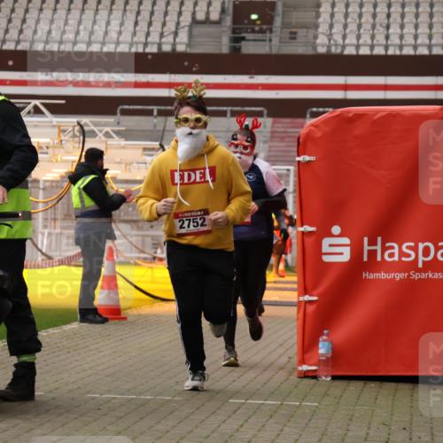 08.12.2024 - St. Pauli X-Mass-Run No. 14 Yannick Fuchs http://msf.ph/oto/7474758 08.12.2024 10:09:11 Ziel 325, 343, 930, 1156, 1159, 2205, 2749, 2752 meine-sportfotos.de