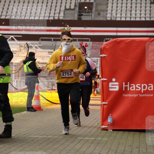 08.12.2024 - St. Pauli X-Mass-Run No. 14 Yannick Fuchs http://msf.ph/oto/7474761 08.12.2024 10:09:11 Ziel 325, 343, 930, 1156, 1159, 2205, 2749, 2752 meine-sportfotos.de