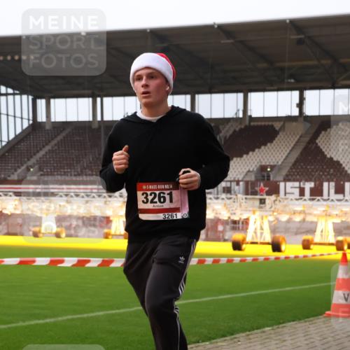 08.12.2024 - St. Pauli X-Mass-Run No. 14 Yannick Fuchs http://msf.ph/oto/7474767 08.12.2024 09:56:21 Ziel 799, 1852, 3256, 3261 meine-sportfotos.de