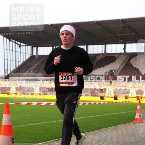 08.12.2024 - St. Pauli X-Mass-Run No. 14 Yannick Fuchs http://msf.ph/oto/7474770 08.12.2024 09:56:22 Ziel 799, 1852, 3256, 3261 meine-sportfotos.de