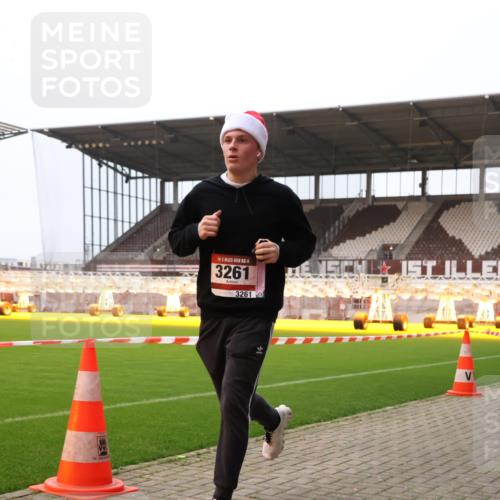 08.12.2024 - St. Pauli X-Mass-Run No. 14 Yannick Fuchs http://msf.ph/oto/7474773 08.12.2024 09:56:22 Ziel 799, 1852, 3256, 3261 meine-sportfotos.de