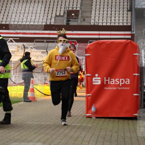 08.12.2024 - St. Pauli X-Mass-Run No. 14 Yannick Fuchs http://msf.ph/oto/7474774 08.12.2024 10:09:12 Ziel 325, 343, 930, 1156, 1159, 2205, 2749, 2752 meine-sportfotos.de
