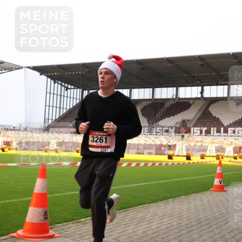 08.12.2024 - St. Pauli X-Mass-Run No. 14 Yannick Fuchs http://msf.ph/oto/7474777 08.12.2024 09:56:22 Ziel 799, 1852, 3256, 3261 meine-sportfotos.de