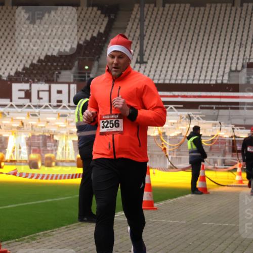 08.12.2024 - St. Pauli X-Mass-Run No. 14 Yannick Fuchs http://msf.ph/oto/7474780 08.12.2024 09:56:23 Ziel 799, 1852, 3256, 3261 meine-sportfotos.de