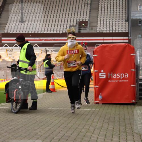 08.12.2024 - St. Pauli X-Mass-Run No. 14 Yannick Fuchs http://msf.ph/oto/7474785 08.12.2024 10:09:12 Ziel 325, 343, 930, 1156, 1159, 2205, 2749, 2752 meine-sportfotos.de