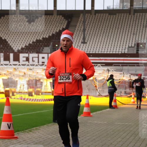 08.12.2024 - St. Pauli X-Mass-Run No. 14 Yannick Fuchs http://msf.ph/oto/7474788 08.12.2024 09:56:23 Ziel 799, 1852, 3256, 3261 meine-sportfotos.de