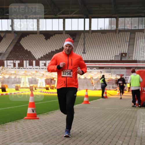 08.12.2024 - St. Pauli X-Mass-Run No. 14 Yannick Fuchs http://msf.ph/oto/7474798 08.12.2024 09:56:23 Ziel 799, 1852, 3256, 3261 meine-sportfotos.de